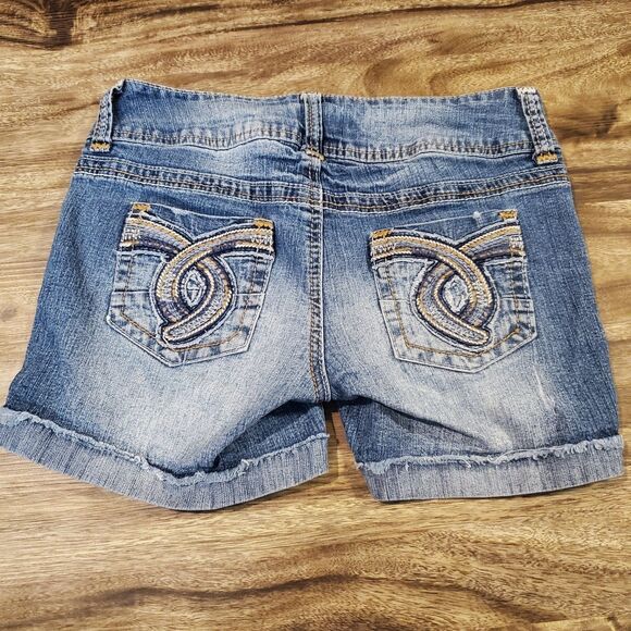 Wallflower Junior's Size 5 Jean Shorts Two Button - Picture 6 of 10